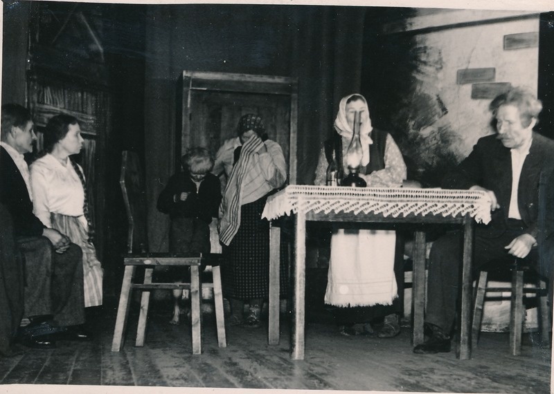 Tartu Kultuurihoone tööveteranide klubi liikmed ühisüritusel 1960ndatel.