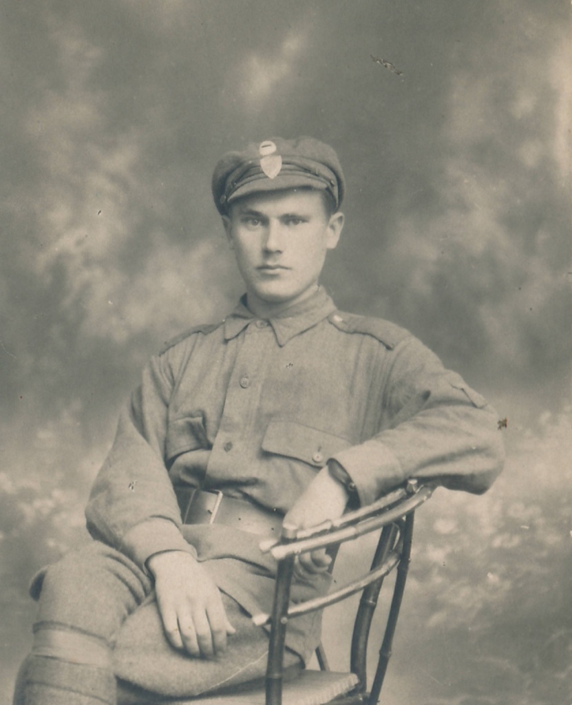 Portreefoto. Eesti kaitsevägi. Sõjaväelane sõjaväevormis. 1920-1930ndatel.