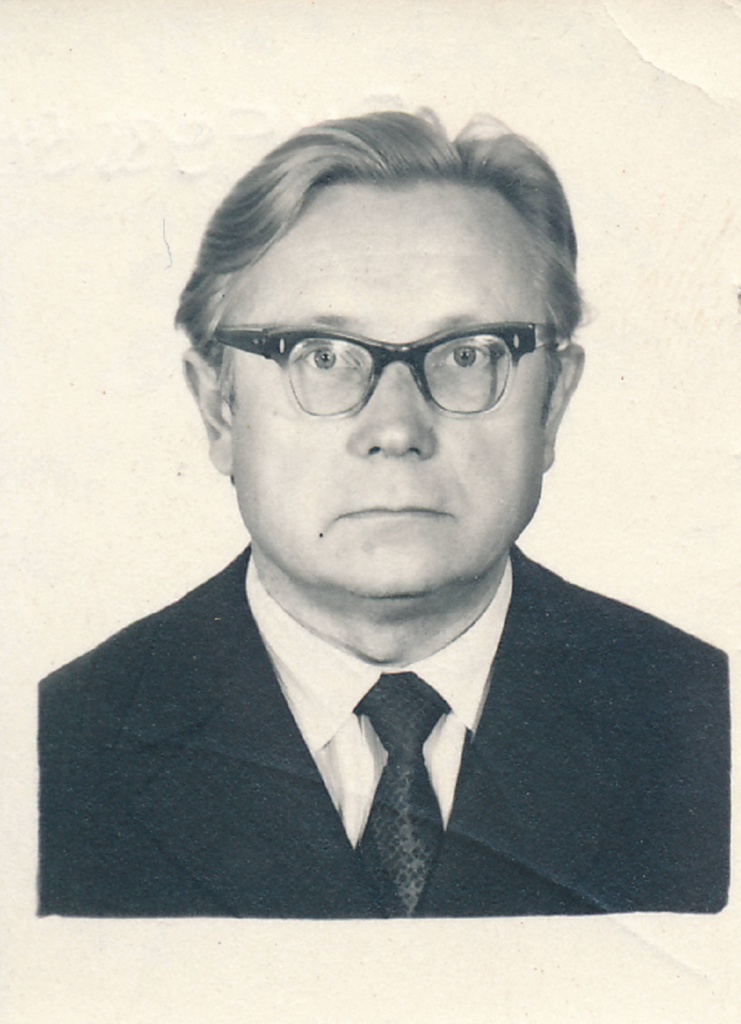 Portreefoto. TRÜ Ajalooteaduskonna professor Helmut Piirimäe. 09.1980.a.
