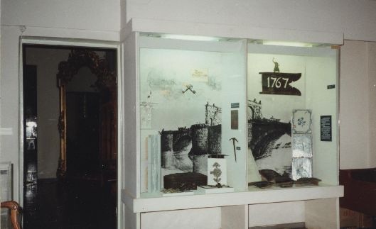 Tartu linnamuuseumi püsiekspositsioon (18. saj, Kivisild), 1997. Foto Silja Paris.