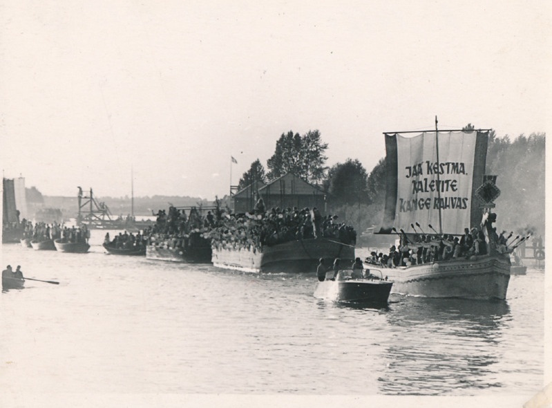 Teater Vanemuine. Stseen Evald Aava ooperist Vikerlased, vabaõhuetendus Emajõel. 1970ndatel.