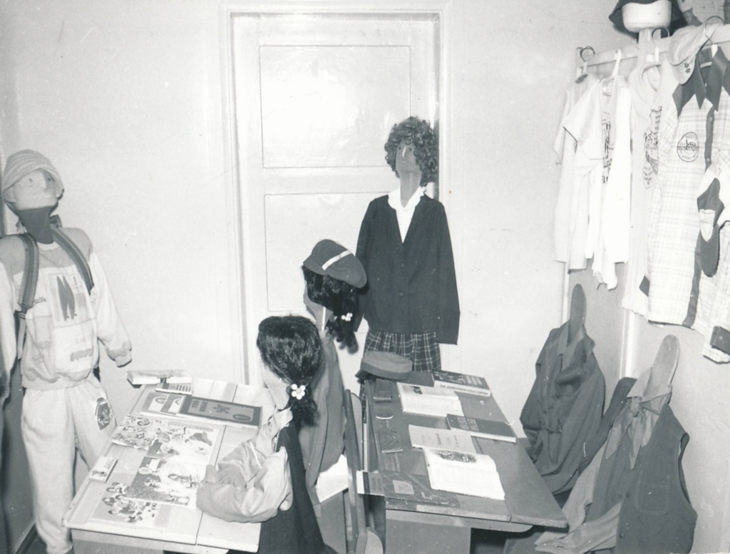 Hiiumaa muuseum. Kooliteemaline näitus. 1990ndatel.