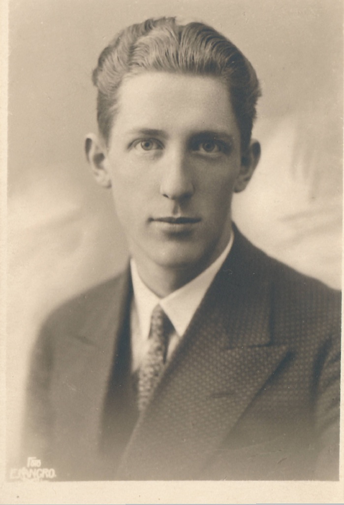 Portreefoto. Elmar Kriisa tuttav Mart Raudsepp. 1920-1930ndatel.