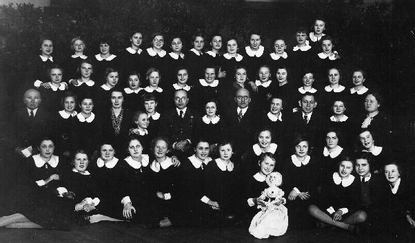 Tartu tütarlaste gümnaasiumi  (TTG)  õpilased, 1930-1940. Foto V. Šuras.