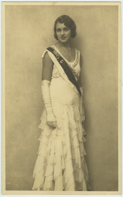 Miss Estonia 1931 Lilly Silberg. Tallinn, 1931. Foto  J. & P. Parikas.  duplicate photo
