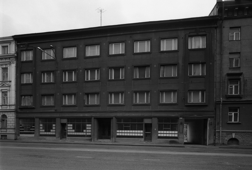 Kauplusega korterelamu Tallinnas Narva mnt 18, fassaadivaade. Arhitekt Eugen Sacharias