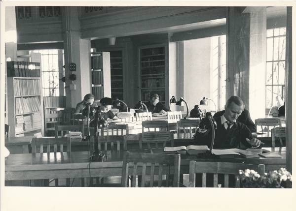 Tartu Ülikool. TRÜ Teadusliku Raamatukogu lugemissaal. 1960ndatel.