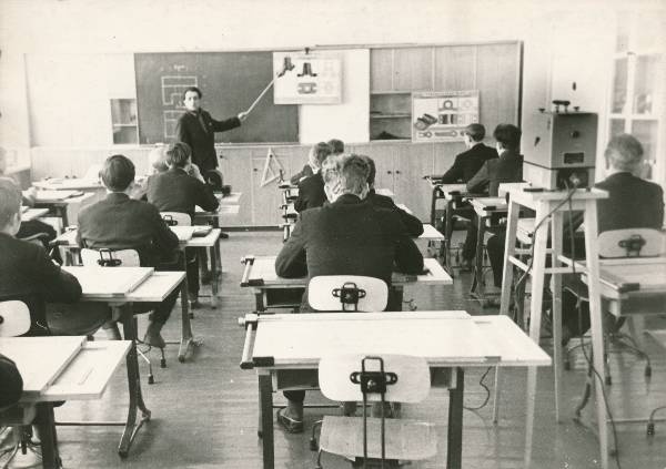 Tartu 17. kutsekeskkool, õpilased tunnis. 1966