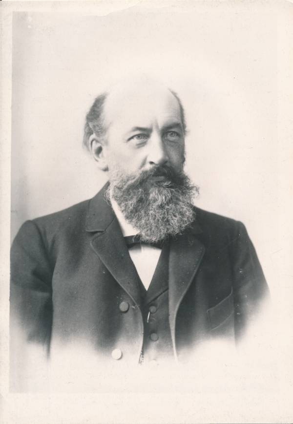 Portreefoto. TÜ Botaanikaprofessor Edmund August Friedrich Russow (1841–1897). 19.sajand.