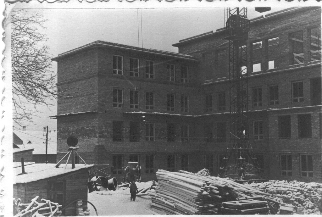 Foto.Võru I Keskkooli ehitamine Võrus, Pioneeride tn. 12.