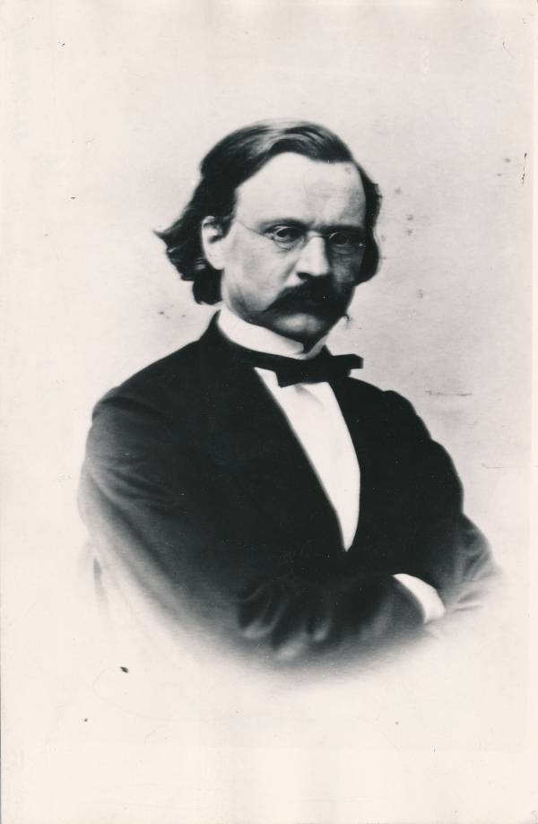 Portreefoto. TÜ Rektor ja füsioloogia professor Hermann Adolf Alexander Schmidt (1831–1894). 1864.a.