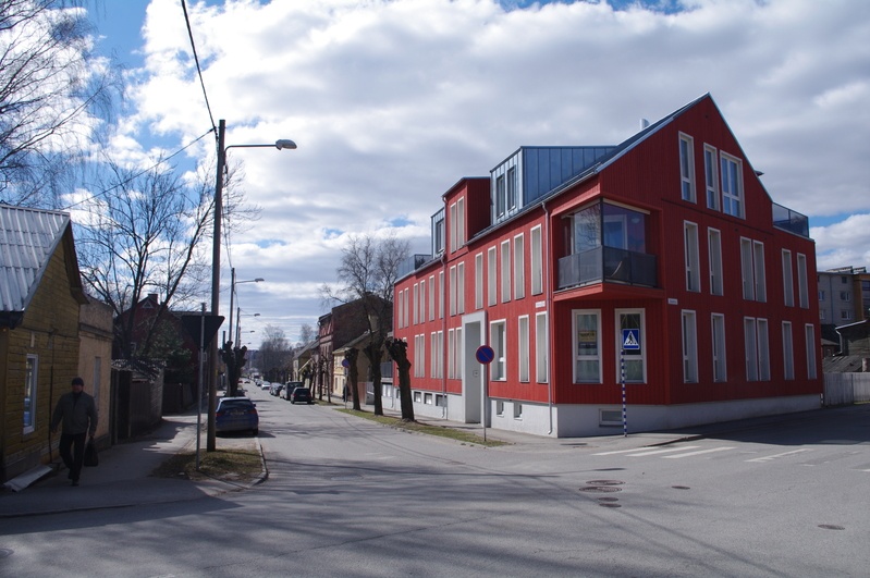 Digifoto. Korterelamu Pärna 26, Pärna ja Jaama ristmikul,  Tartu, 2019