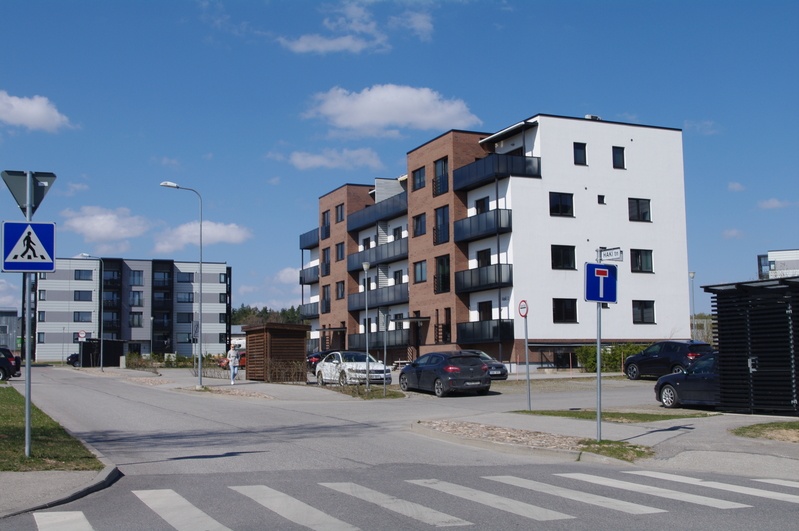 Digifoto. Uus elamurajoon Savi tänaval, Tartu. 2019