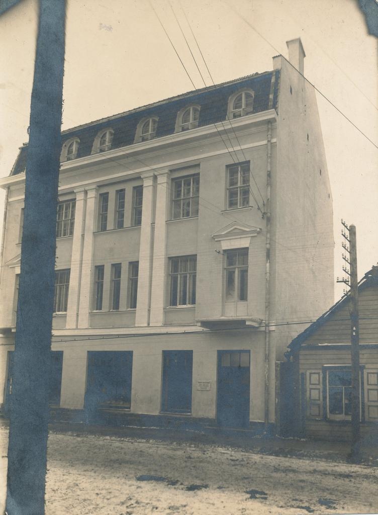 Foto. Võru Ühispanga maja Võrus Jüri tänaval.