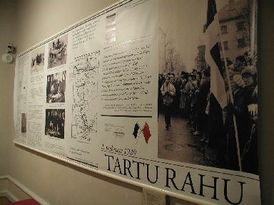 Tartu linnamuuseumi püsinäitus (Tartu rahu saal; tekstid), 2005. Foto Tiia Reisner.