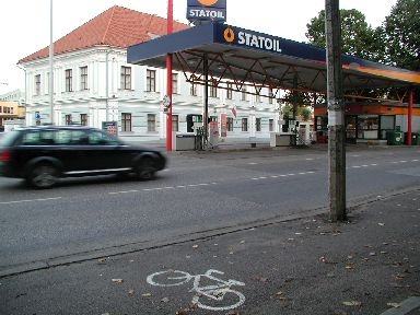 Tartu linnamuuseum (Narva mnt 23), bensiinijaam Statoil, 2005.