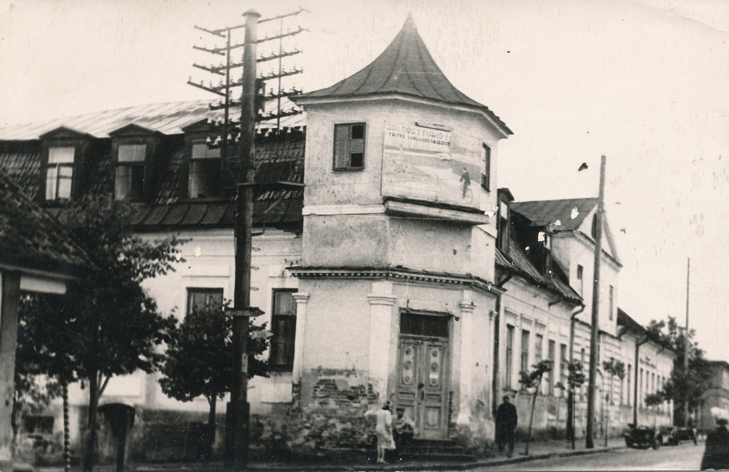 Foto. Endise Krümmeri õppeasutuse hoone Võrus 1963.a. sügisel.