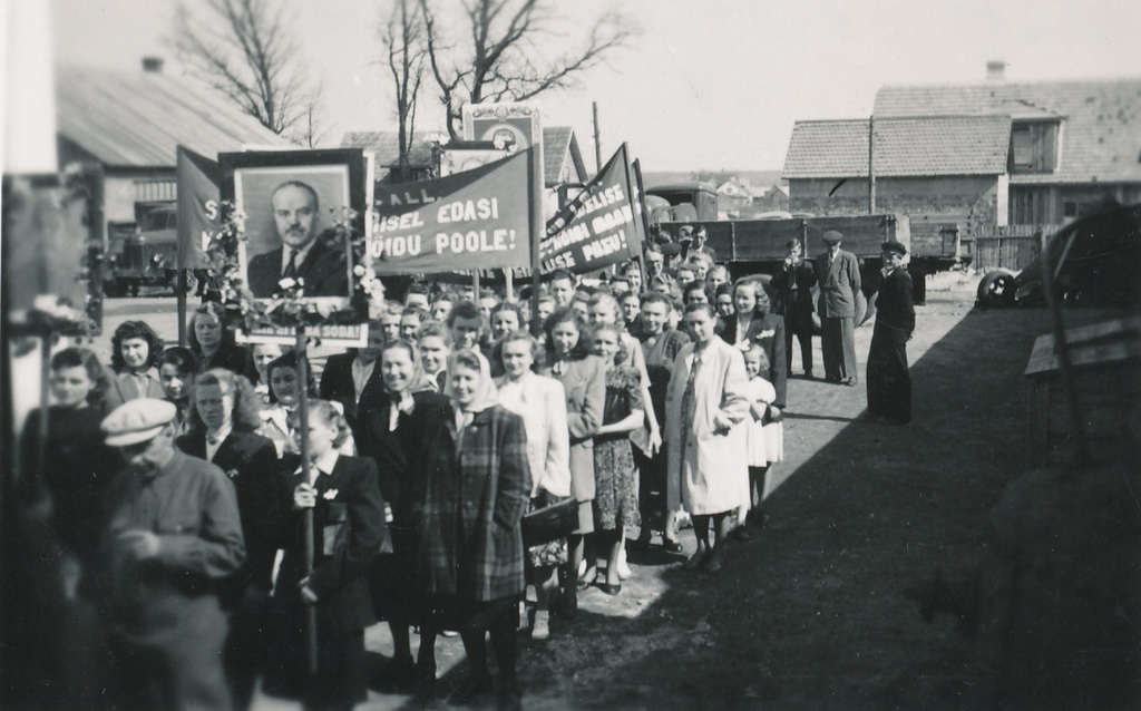 Foto. Võidupüha demonstratsioon Võrus enne 1953.a.