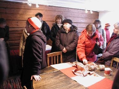 Heimtali koduloomuuseum, Anu Raud tutvustab muuseumi. Viljandimaa, 2005. Foto Tiia Reisner.