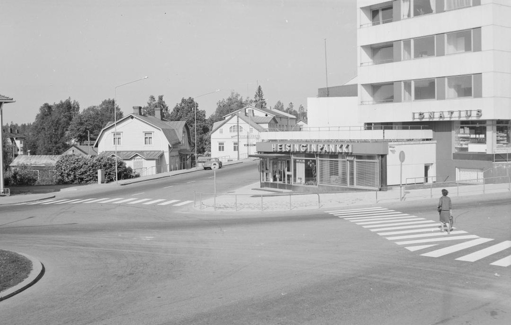 Riihimäenkatu 2:n tornitalo kuvassa oikealla