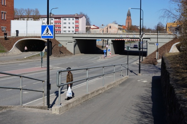 Riia maantee, raudteeviadukt. Taga Pauluse kirik. Tartu, 1980-1985. rephoto
