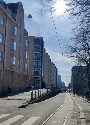 Kalevankadun loppupää Kampissa (numerot 54, 56 ja 61). rephoto