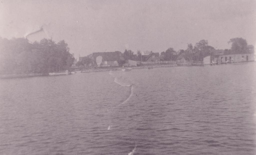 Fotokoopia ja kontranegatiiv. Vaade üle Tamula Võrule, keskel Tartu tänav 1920.aastatel.