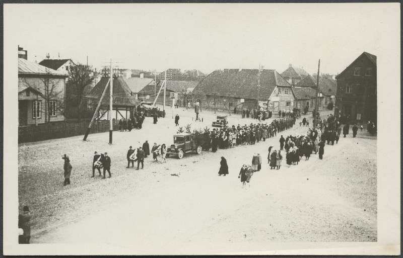 fotopostkaart, Viljandi, Vaksali tn- Kauba tn -Tallinna tn ristmik, matuserong, sõjaväelase matus, talv, u 1935
