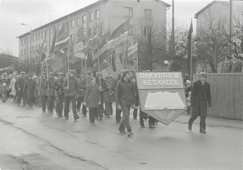Rakvere. Oktoobrirevolutsiooni aastapäeva paraad Turu platsil