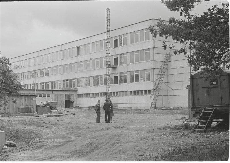 Väike-Maarja keskkoolihoone ehitus