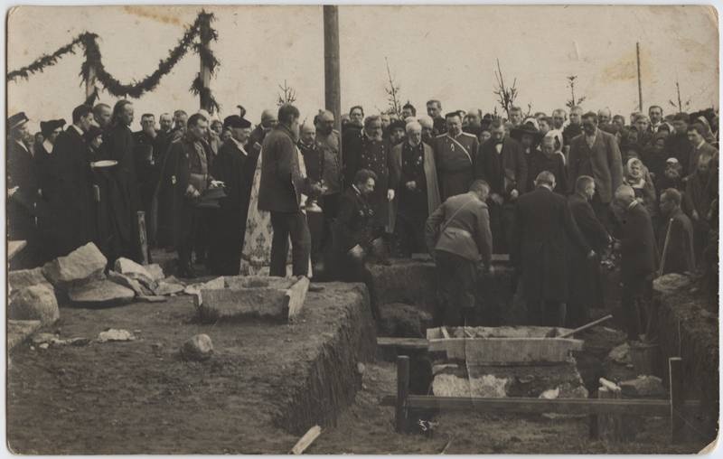 fotopostkaart, Viljandi, Tallinna tn 41, vangimaja (vangla), nurgakivi panek, 26.04.1914, foto J. Riet