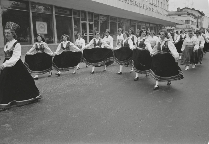 Vabariiklik tantsuansamblite kontsert Rakvere Vallimäel