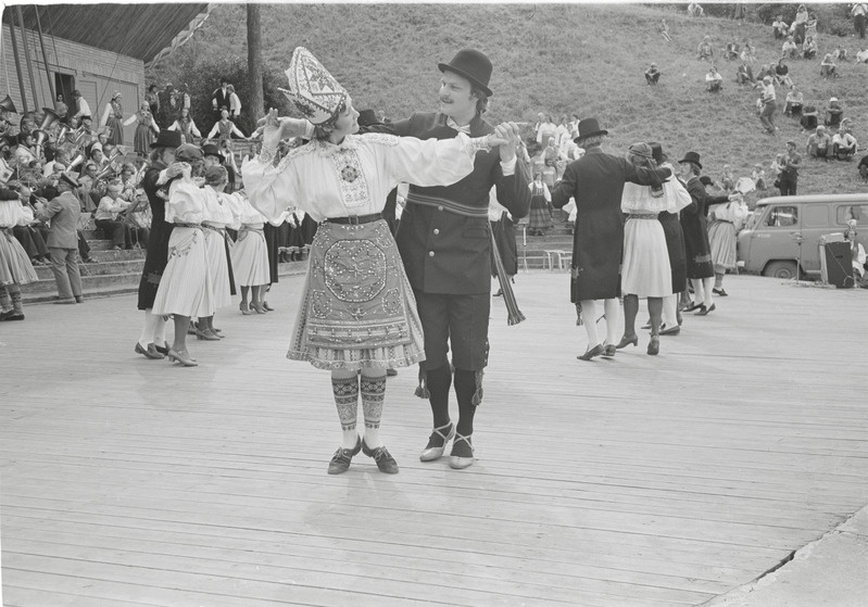 Vabariiklik tantsuansamblite kontsert Rakvere Vallimäel