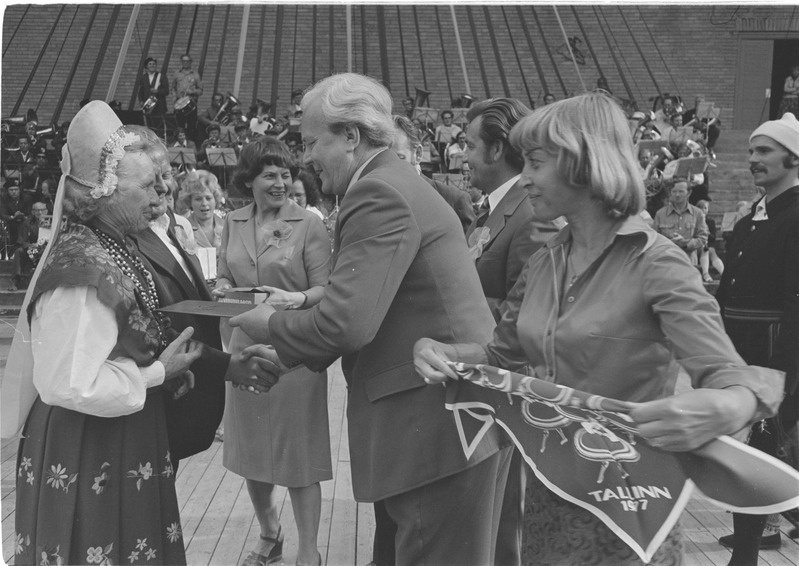 Vabariiklik tantsuansamblite kontsert Rakvere Vallimäel