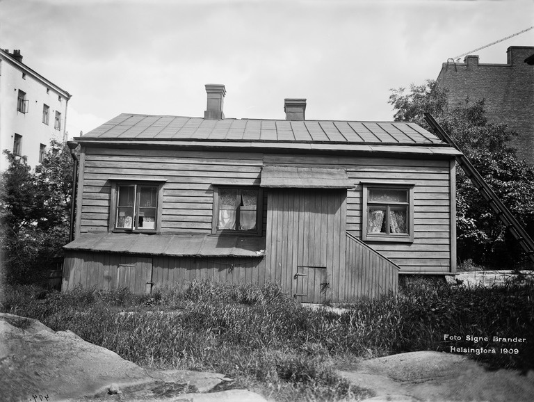 Iso Roobertinkatu 35. Piha.