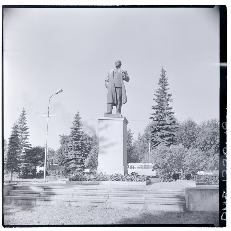 Kohtla-Järve, Lenini mälestussammas