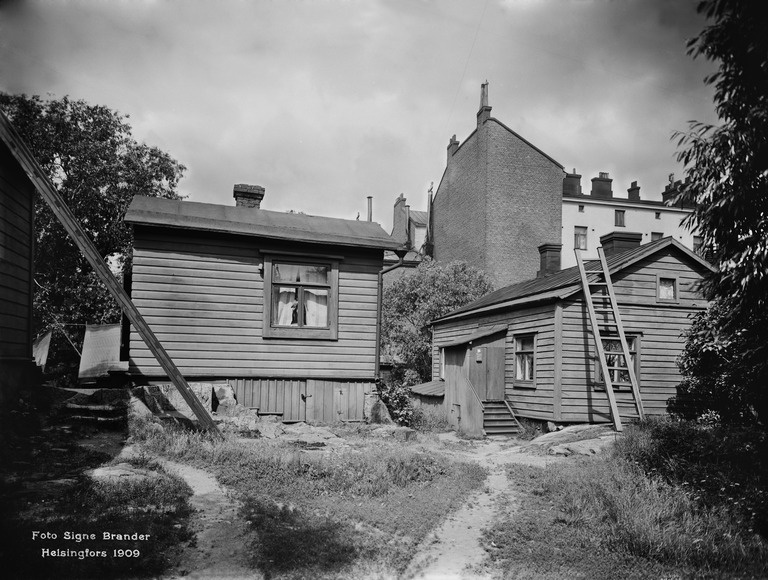 Iso Roobertinkatu 35. Piha.