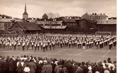 Tallinna koolinoorsoo võimlemispüha  similar photo