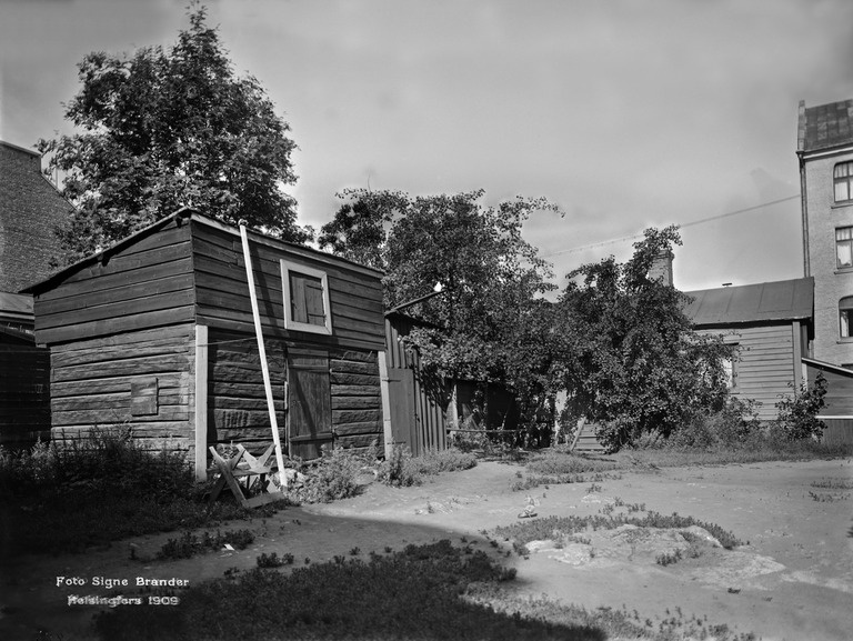 Iso Roobertinkatu 38. Piha.
