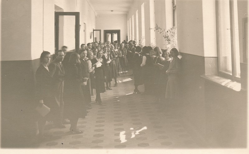 Rakvere Õpetajate Seminari õpilased vahetunnil