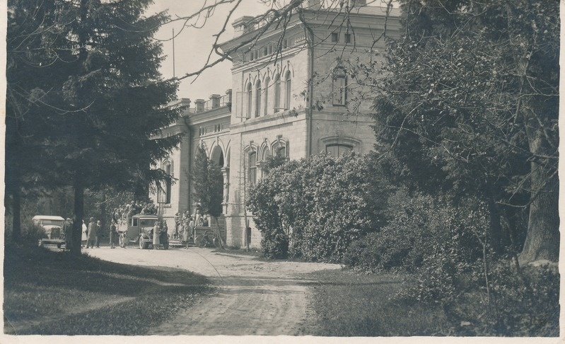 Rakvere Õpetajate Seminari abituriendid Inju lastekodus