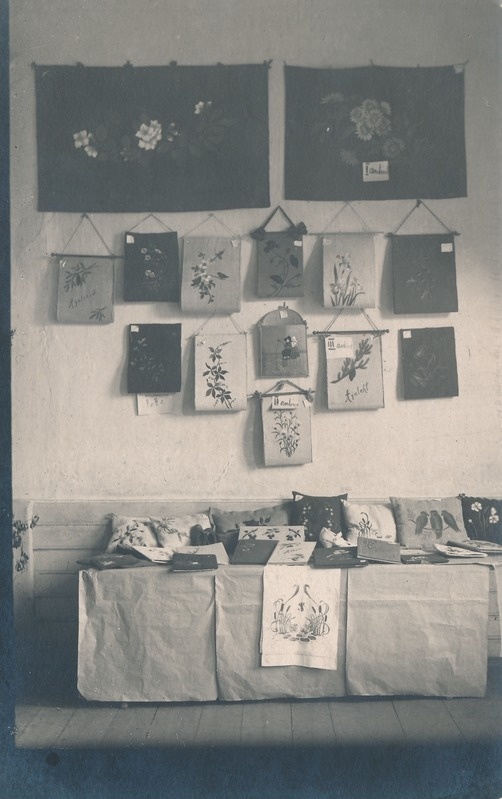 Viru Noorte Püha kunstinäitus  Viru Maakonna Reaalgümnaasiumis