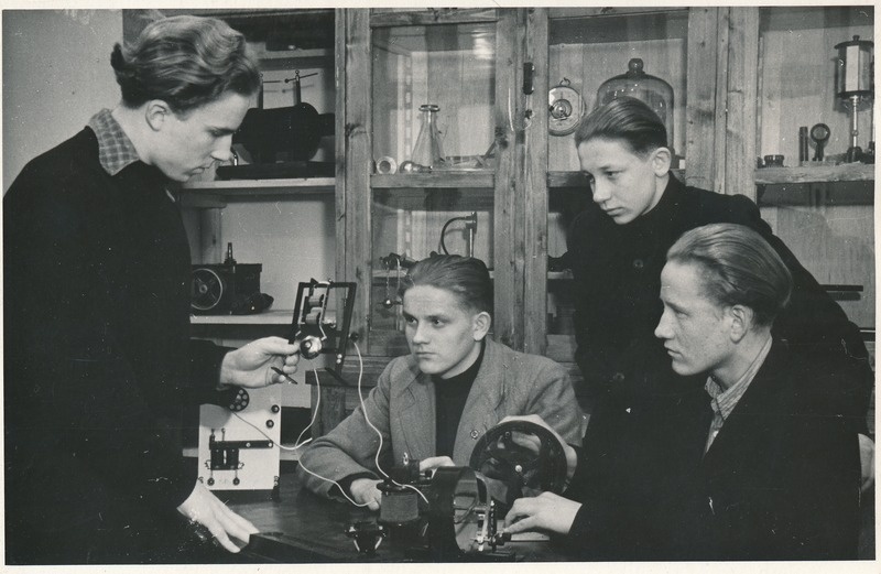 Kohtla-Järve Põlevkivitöötlemise Tehnikumi õpilased