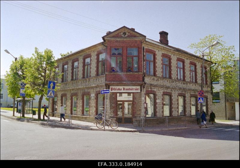 Pihlaka kondiitriäri Tallinna ja Laia tänava nurgal.