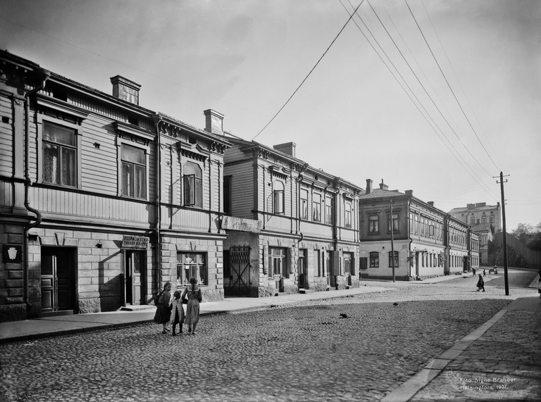 Iso Roobertinkatu 46, 48, 50, 52.
