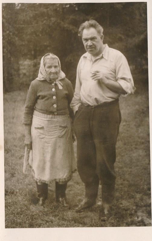 Kaarel Karm koos emaga
