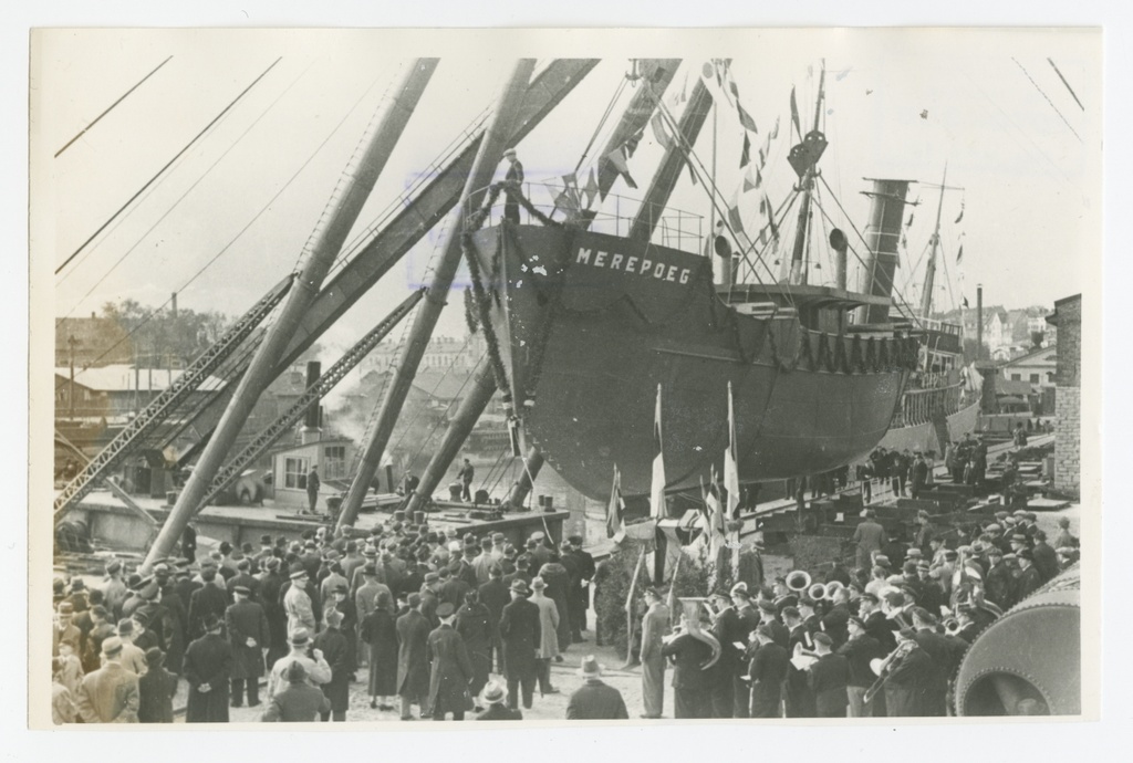 Hüdrograafialaeva "Merepoeg" vettelaskmise tseremoonia Tallinnas.
3. oktoober 1937