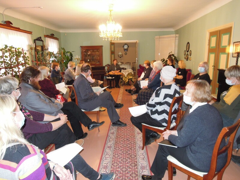 Foto. Raamatu KALÕVIPOIG lugemine Kreutzwaldi muuseumis. Võru, 02.11.2021.