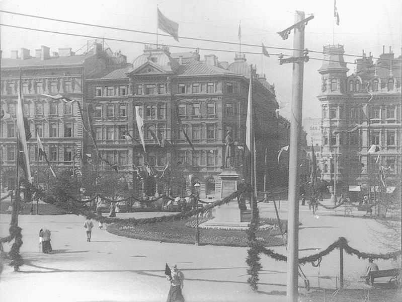 Helsingfors, Runebergs staty på Esplanaden.