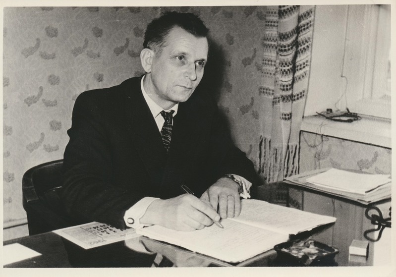 Kaupluse sisustuse tsehhi juhataja Alfred Aamer